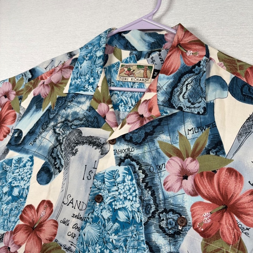Vintage Tori Richard Hawaiian Shirt Mens Size M Rayon Floral Islands Button Up